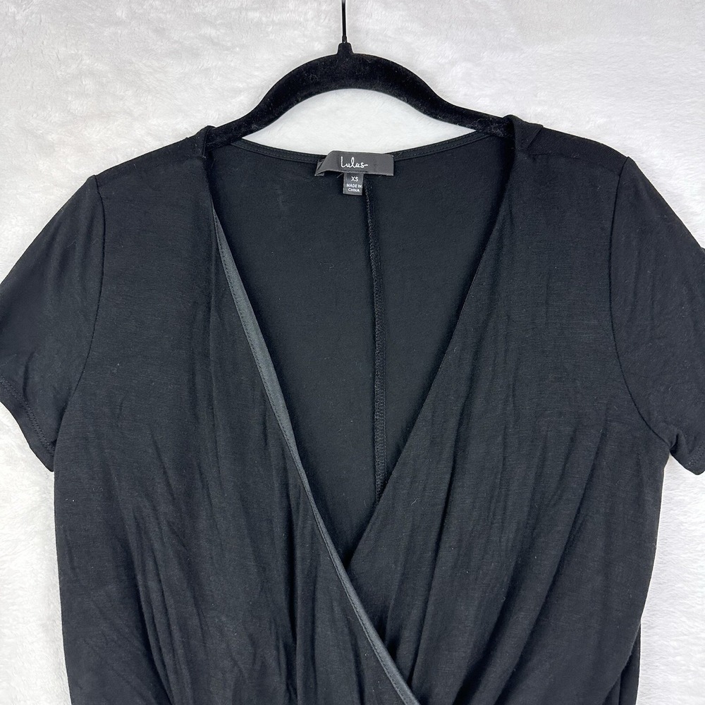 Lulus Womens Top Bodysuit Black Short Sleeve Size XS Satin Lined Edge EUC - Picture 1 of 11
